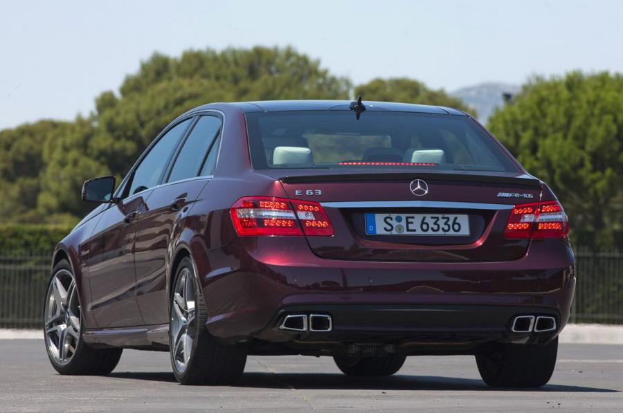  Mercedes-Benz E63 AMG 2012 года  (фото 6 из 30)